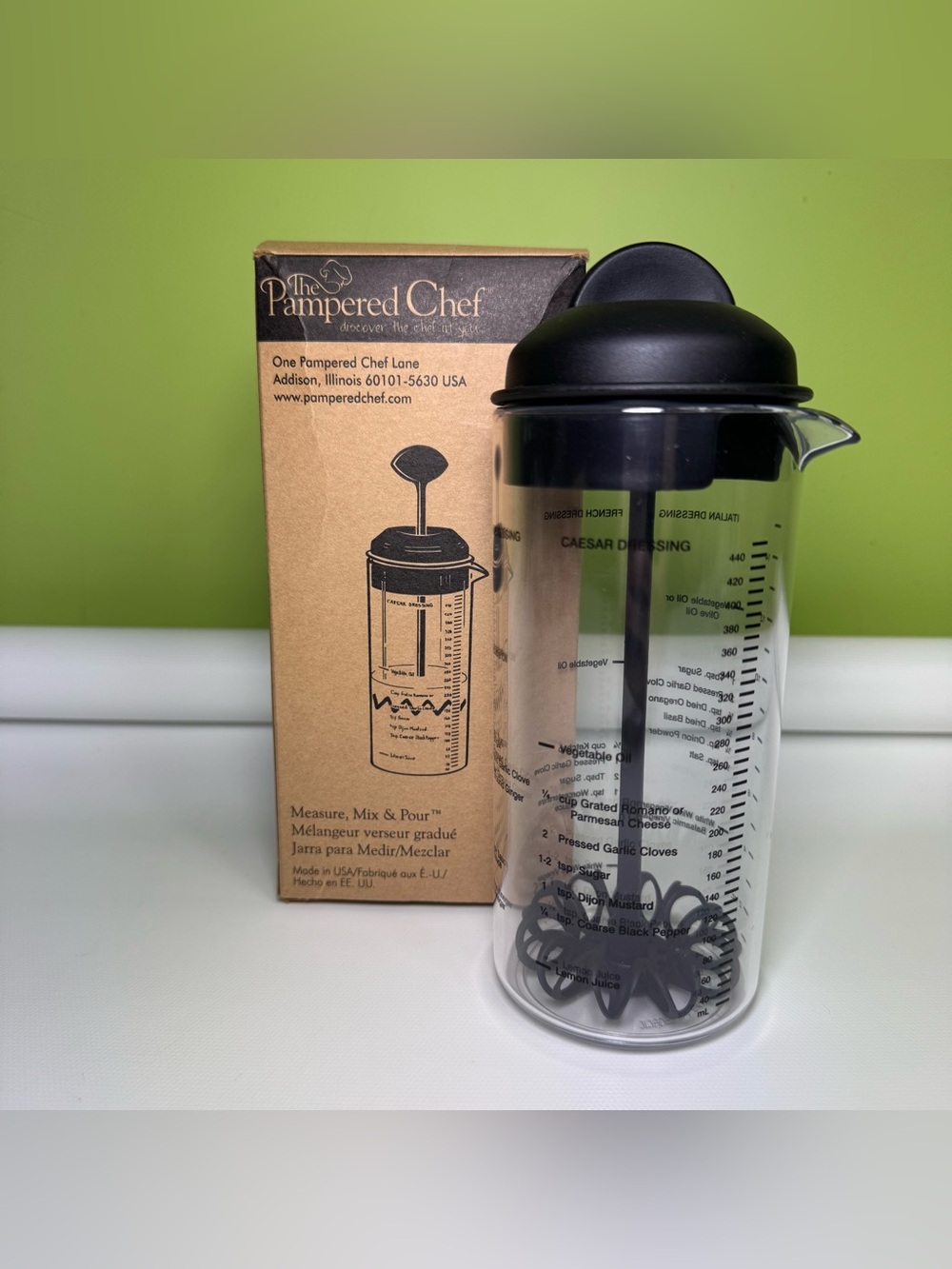 Pampered Chef Measure, Mix & Pour salad dressing mixer